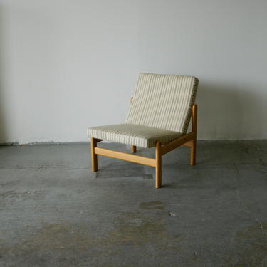 HA-18232 Danish Oak Slipper Chair 