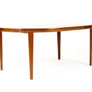 Danish Modern / Mid Century Teak Round Dining Table — Two leaves — VV Mobler 