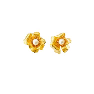 The Pink Reef Small Double Golden Flower Studs with Pearl