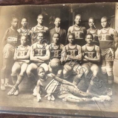 Very Rare Photograph of 1926 Hampton College African American Basketball Signed By AllPlayers