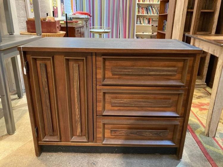 Mid century petite buffet. Wheels, 3 drawers, one door, pebbled vinyl top. Made by the Basset furniture company. 40” x 18” x 30.5”. 