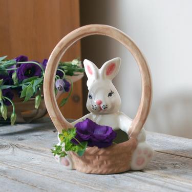 Vintage Easter bunny and basket / ceramic Easter bunny planter / bunny figurine / hand painted Easter rabbit / Peter Cottontail 