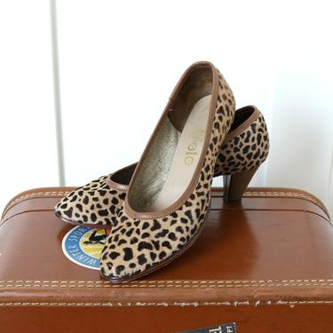 vintage 1960s leopard print high heels • spotted fur & stitched leather round toe pumps • black and tan heels 