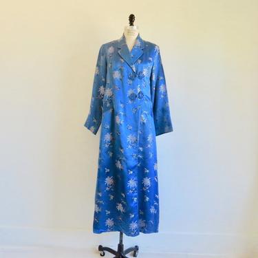 Vintage Royal Blue Floral Silk Brocade Chinese Asian Coat Robe Housecoat Large Lapel Collar Frog Closures Long Midi Length Medium 