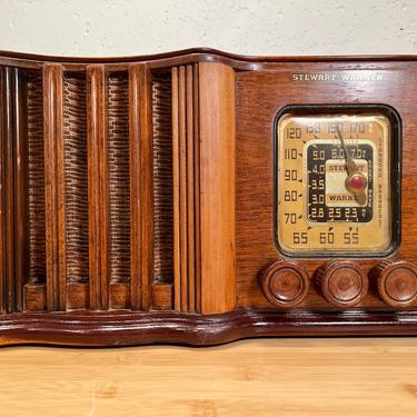 1940 Stewart-Warner AM/SW Radio, Ingraham Cabinet, Art Deco Model 13-6P3 