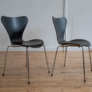 Pair Arne Jacobsen Series 7 Chairs