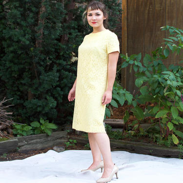 s.a.l.e. Vintage 1960s Mod Shift Dress - Yellow Lace Pastel Short Sleeve Party Dress - M 