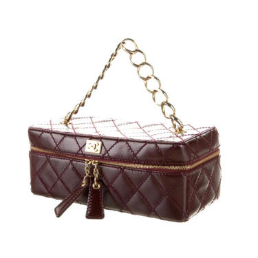 Vintage CHANEL CC Logo Burgundy Quilted Leather Train Case Purse Bag Clutch Vanity with Chain detail 