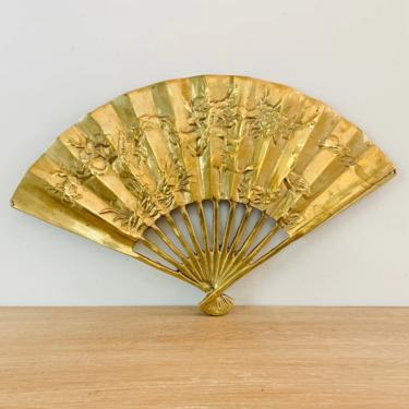 Vintage Mid Century Modern Brass Wall Mount Asian Style Chinese Style Hand Fan Sculpture 