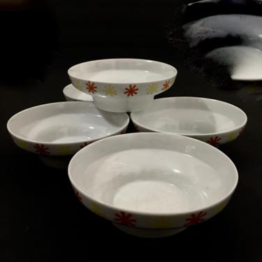 A Mid Century Modern Decorated Set of 5 Cereal Desert Bowls by Paul McCobb 