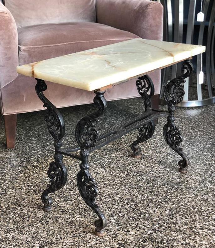                   Adorable marble top table