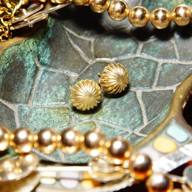 Vintage 14K Gold Deco Half Ball Post Earrings, Petite Textured Gold Dome Earrings, Minimalist Half Sphere Studs, 585 Jewelry, 10mm 