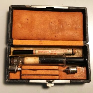 19th C. Narcotic Syringe with Morphine Vial Sub Q no. 2001 with OriginalCase
