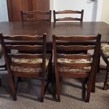 T92 SET of Table and Oak Chairs