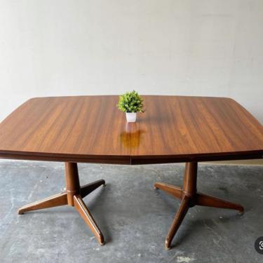 MCM Kent Coffey Perspecta dining table 