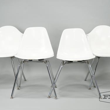 Set of 4 White Molded Chairs with Metal Legs