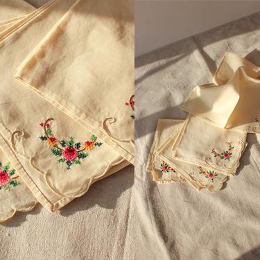 Vintage Mid Century Hand Embroidered Linen Napkin Set | Set of 5 | Hosting, Wedding, Cottagecore, Kitchenware, Table Decor | Antique Napkins 