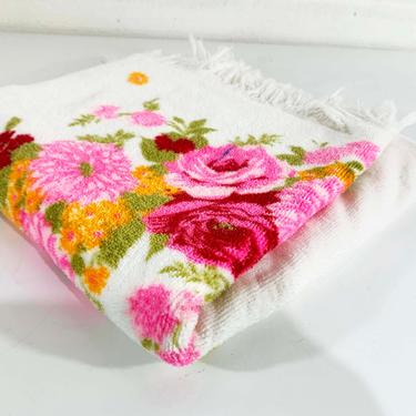 Vintage Cotton Bath Towel Sun-Glo Bathroom Decor 1960s 60s Pink Roses Mid-Century Retro Foral Flowers White Terrycloth Shower Home 