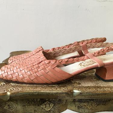 1960s woven shoes, vintage 60s shoes, cuban heel sandals, blush leather shoes, size 7, sling back shoes, vintage huaraches, Alicia Spain 
