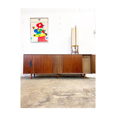 Mid Century Modern Stereo Console or Credenza Bar Cabinet by Furnette 