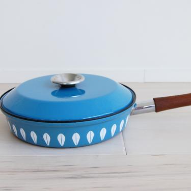 Cathrineholm 10.5&amp;quot; Enamel Blue and White Pan Skillet with Lid and Teak Wooden Handle Lotus Pattern Made in Norway 